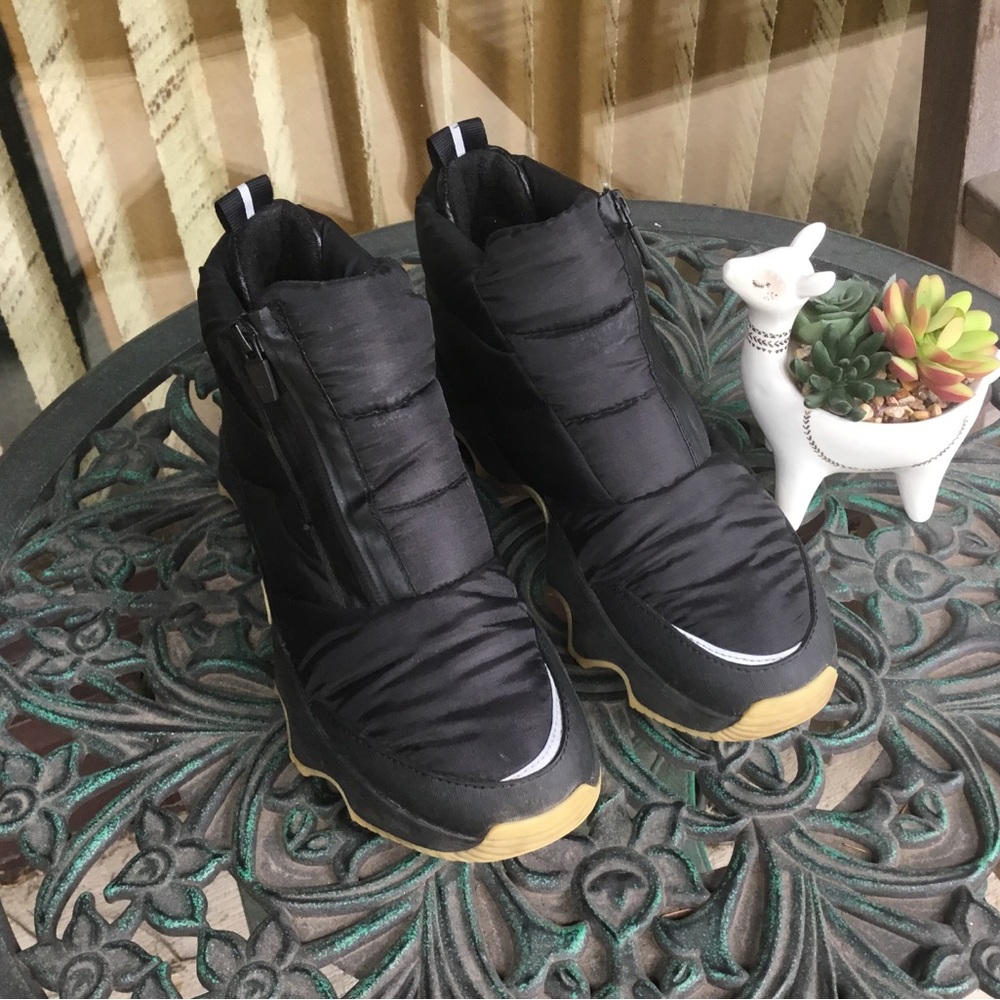 Sorel Kinetic Black Quilted Winter Wedge Boots with Tan Outsole